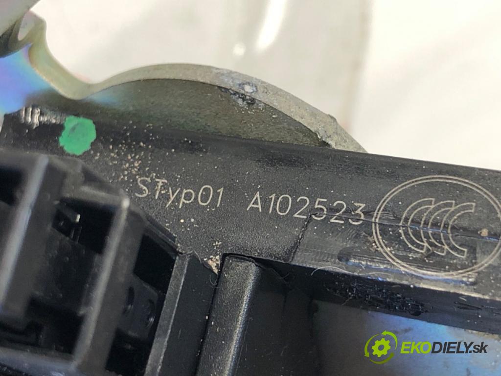 SKODA FABIA III liftback 2019 55 kW 1.0 999 zámok dveří zadní část 8R0827505A