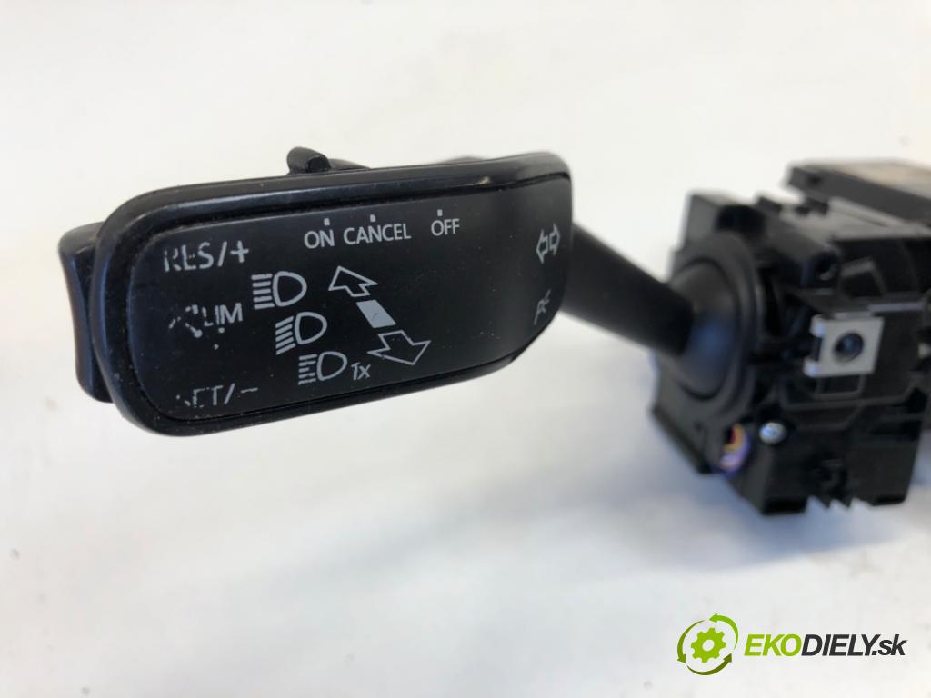 SKODA FABIA III liftback 2019 55 kW 1.0 999 přepínač kombinovaný 2Q0953521AE (Páčky pod volantem)