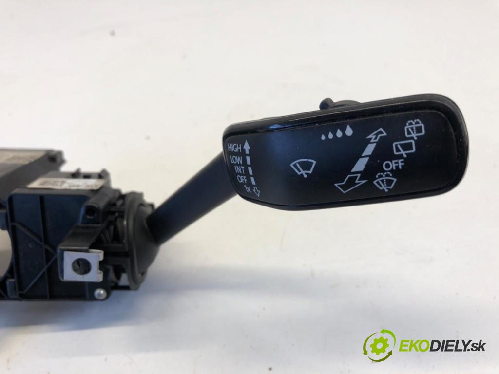 SKODA FABIA III liftback 2019 55 kW 1.0 999 přepínač kombinovaný 2Q0953521AE (Páčky pod volantem)