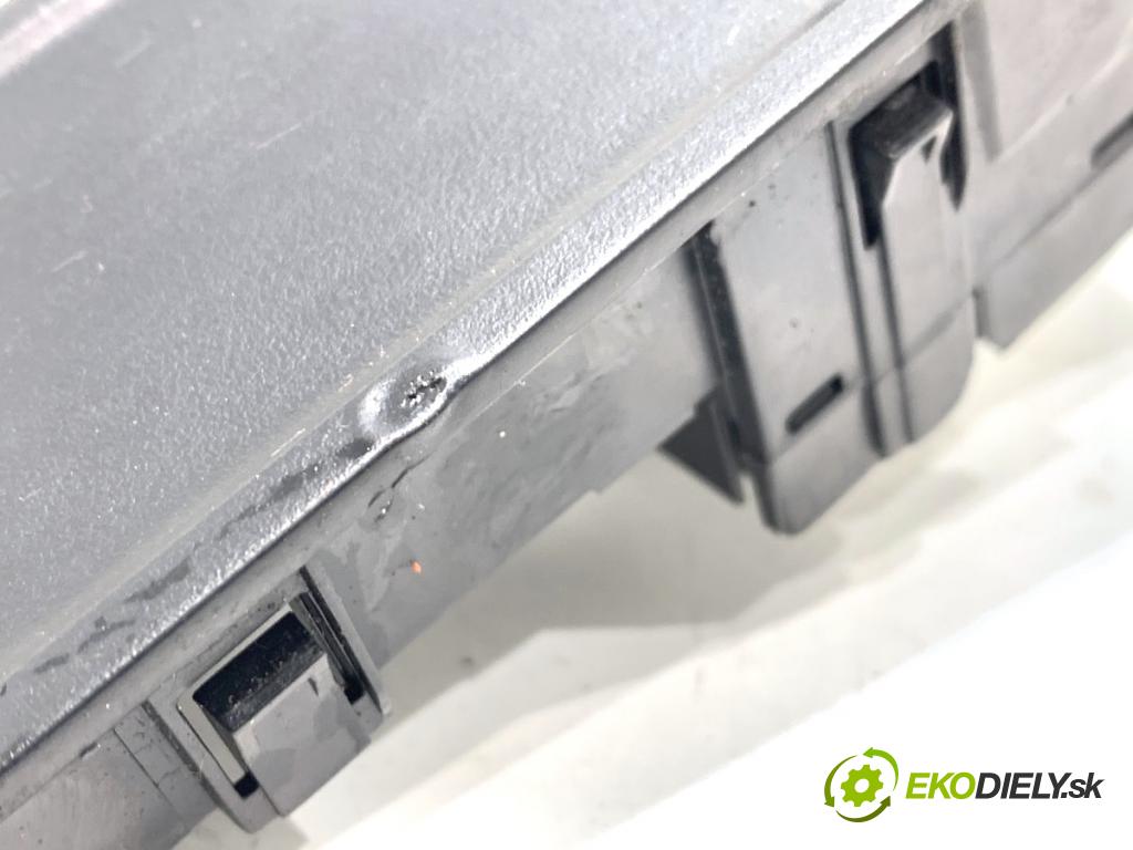 SKODA FABIA III liftback 2019 55 kW 1.0 999 Prepínač okien 5E0959858A (Prepínacie páčky pod volantom)