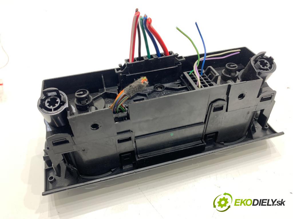 SKODA FABIA III liftback 2019 55 kW 1.0 999 Panel ovládania kúrenia 6V0819075 (Prepínacie páčky pod volantom)