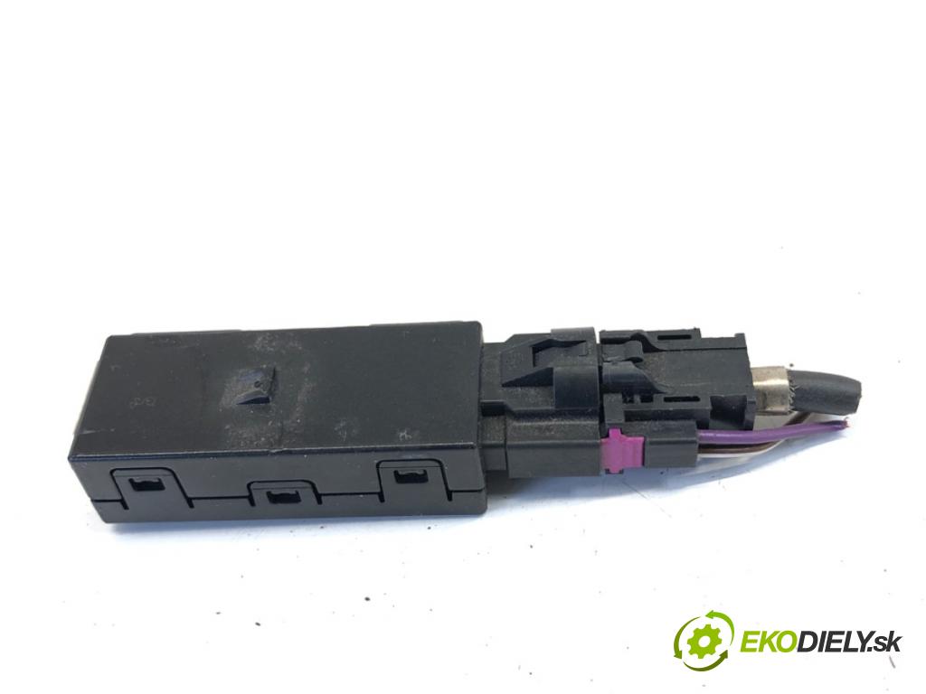 SKODA FABIA III liftback 2019 55 kW 1.0 999 HNÍZDO: USB 5Q0035726M