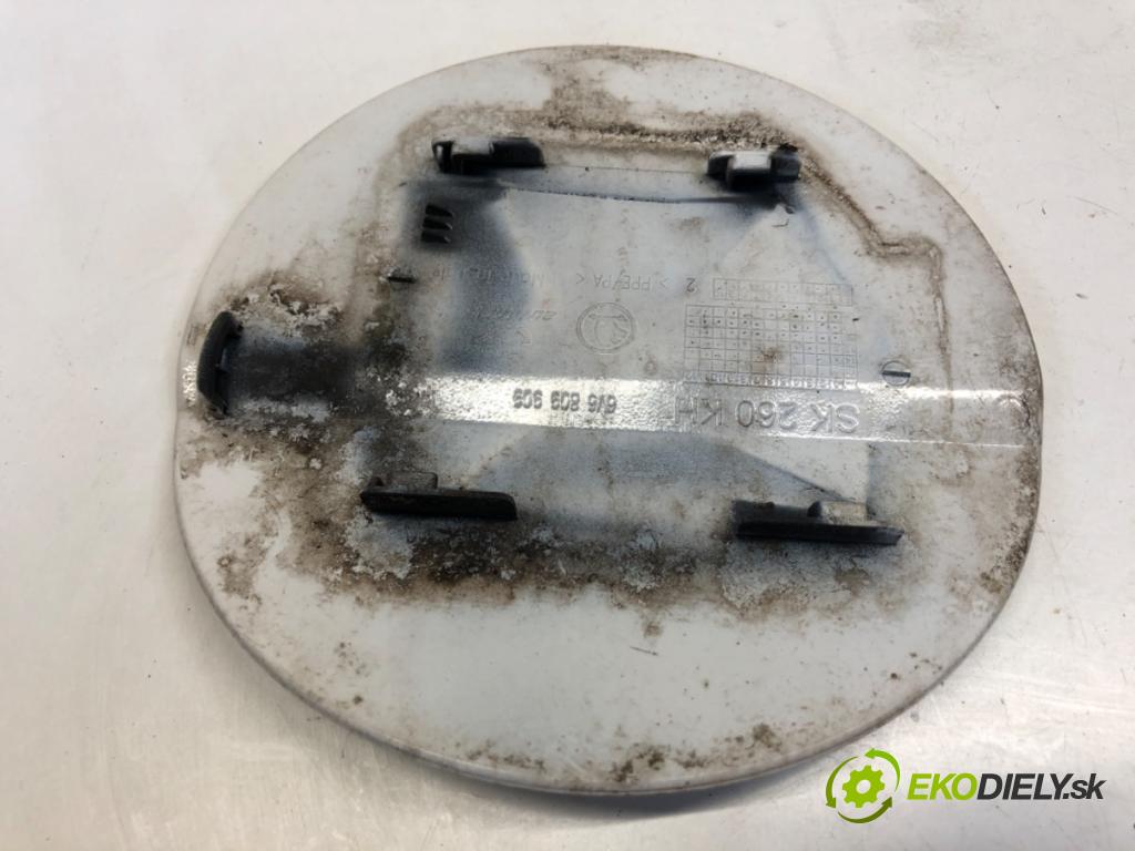 SKODA FABIA III liftback 2019 55 kW 1.0 999 dvířka nádrže paliva 6V0809909 (Klika dveří ostatní)