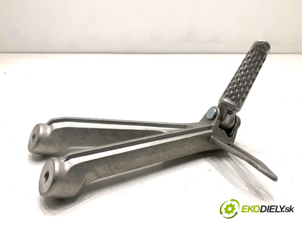 HONDA CB650RA  2024 34 kW 650 CM3 34kW 46KM (2014 - 650 komplet stupačka zadní část pravý 