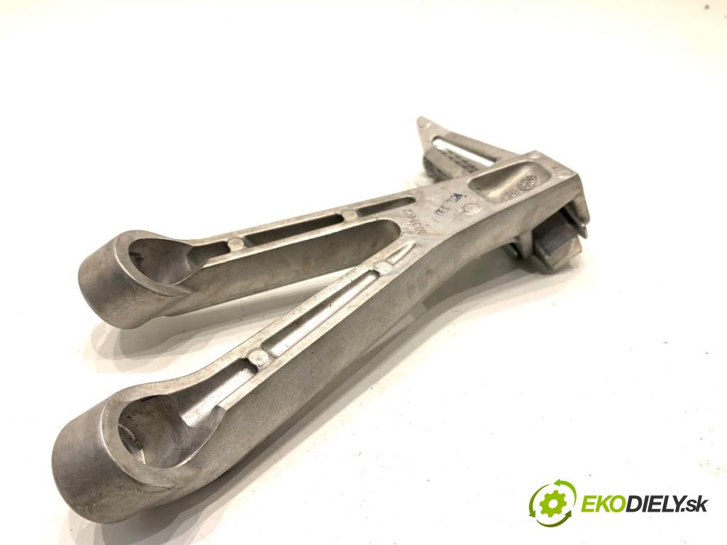 HONDA CB650RA  2024 34 kW 650 CM3 34kW 46KM (2014 - 650 komplet stupačka zadní část pravý