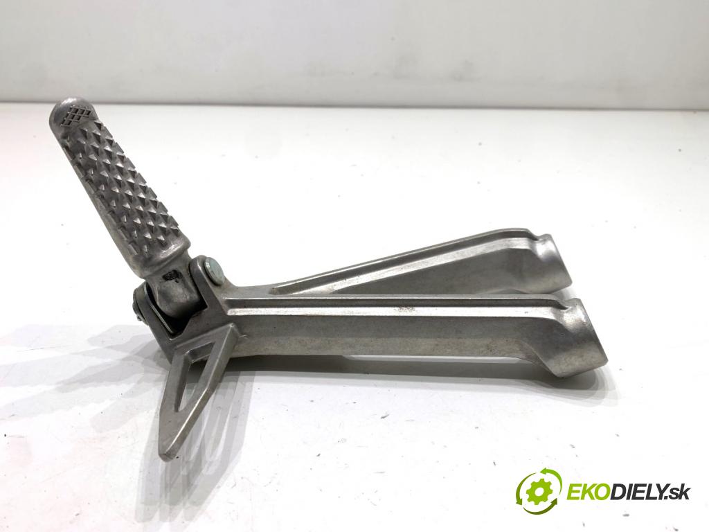 HONDA CB650RA  2024 34 kW 650 CM3 34kW 46KM (2014 - 650 komplet stupačka zadní část levý 