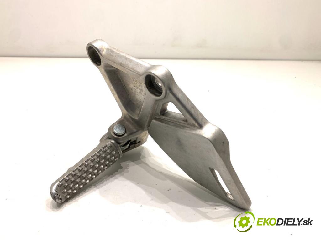 HONDA CB650RA  2024 34 kW 650 CM3 34kW 46KM (2014 - 650 komplet stupačka přední část levý 