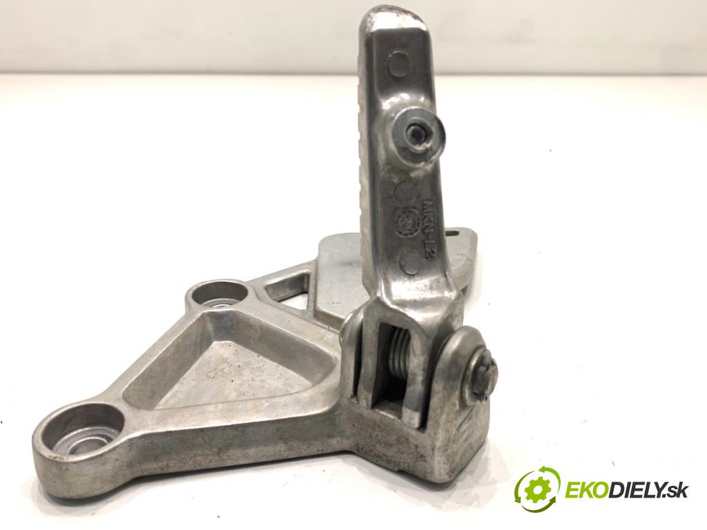 HONDA CB650RA  2024 34 kW 650 CM3 34kW 46KM (2014 - 650 komplet stupačka přední část levý