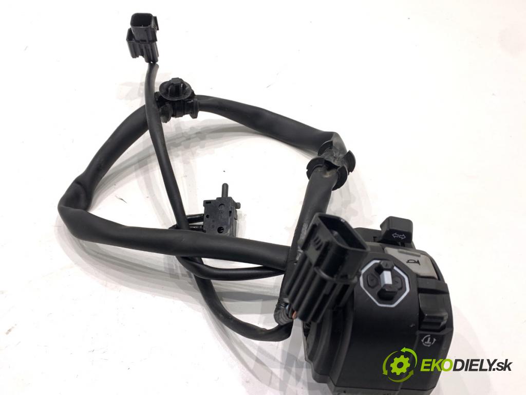 HONDA CB650RA  2024 34 kW 650 CM3 34kW 46KM (2014 - 650 Spínač svetiel 