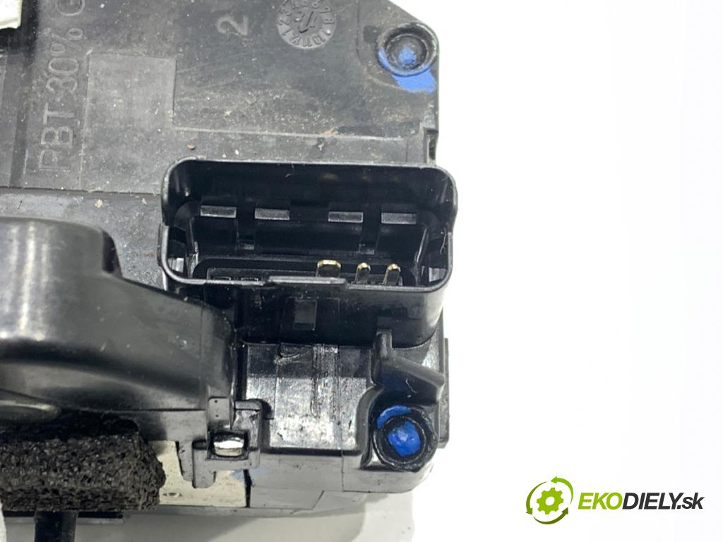 NISSAN QASHQAI J11 SUV 2019 103 kW 1.3 DIG-T 1332 zámok dveře levý zadní část