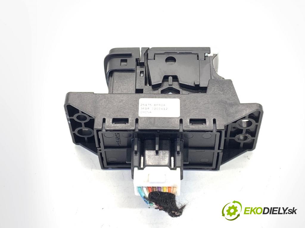 NISSAN QASHQAI J11 SUV 2019 103 kW 1.3 DIG-T 1332 Spínač brzdy ručnej brzdy 251756FR0A (Prepínacie páčky pod volantom)