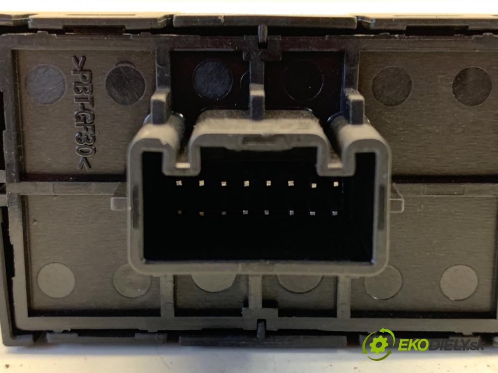 NISSAN QASHQAI J11 SUV 2019 103 kW 1.3 DIG-T 1332 Spínač brzdy ručnej brzdy 251756FR0A (Prepínacie páčky pod volantom)