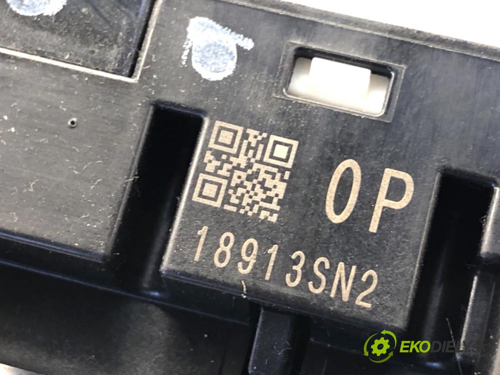 NISSAN QASHQAI J11 SUV 2019 103 kW 1.3 DIG-T 1332 Prepínač kombinovaný  (Prepínacie páčky pod volantom)