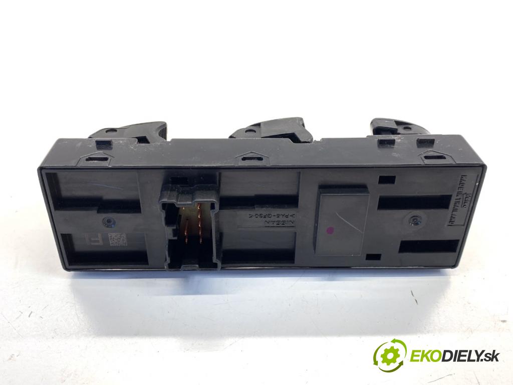 NISSAN QASHQAI J11 SUV 2019 103 kW 1.3 DIG-T 1332 Prepínač okien (Prepínacie páčky pod volantom)