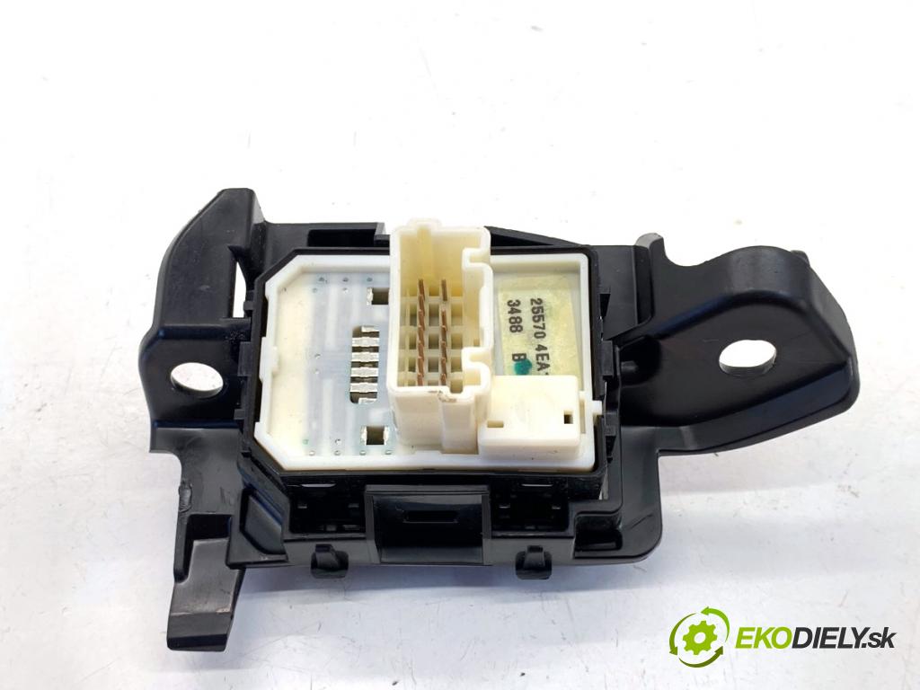 NISSAN QASHQAI J11 SUV 2019 103 kW 1.3 DIG-T 1332 Prepínač nastavenia spätných zrkadiel 25570-4EA1B (Prepínacie páčky pod volantom)