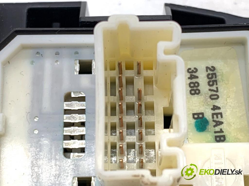 NISSAN QASHQAI J11 SUV 2019 103 kW 1.3 DIG-T 1332 Prepínač nastavenia spätných zrkadiel 25570-4EA1B (Prepínacie páčky pod volantom)