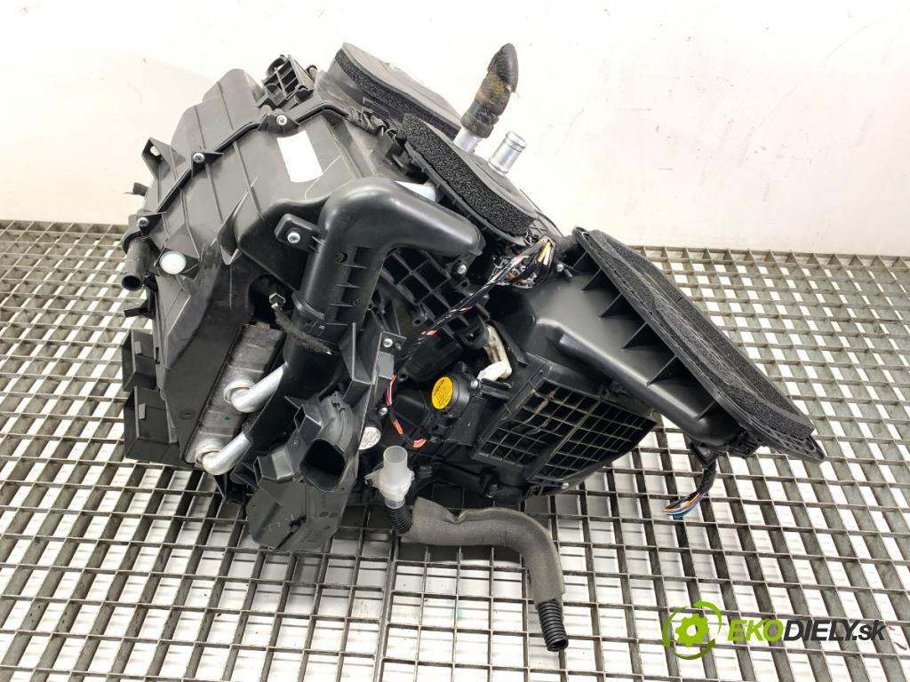 NISSAN QASHQAI J11 SUV 2019 103 kW 1.3 DIG-T 1332 topné těleso radiátor topení komplet KOMBAJN 27210-4EA4C (Radiátor topení)