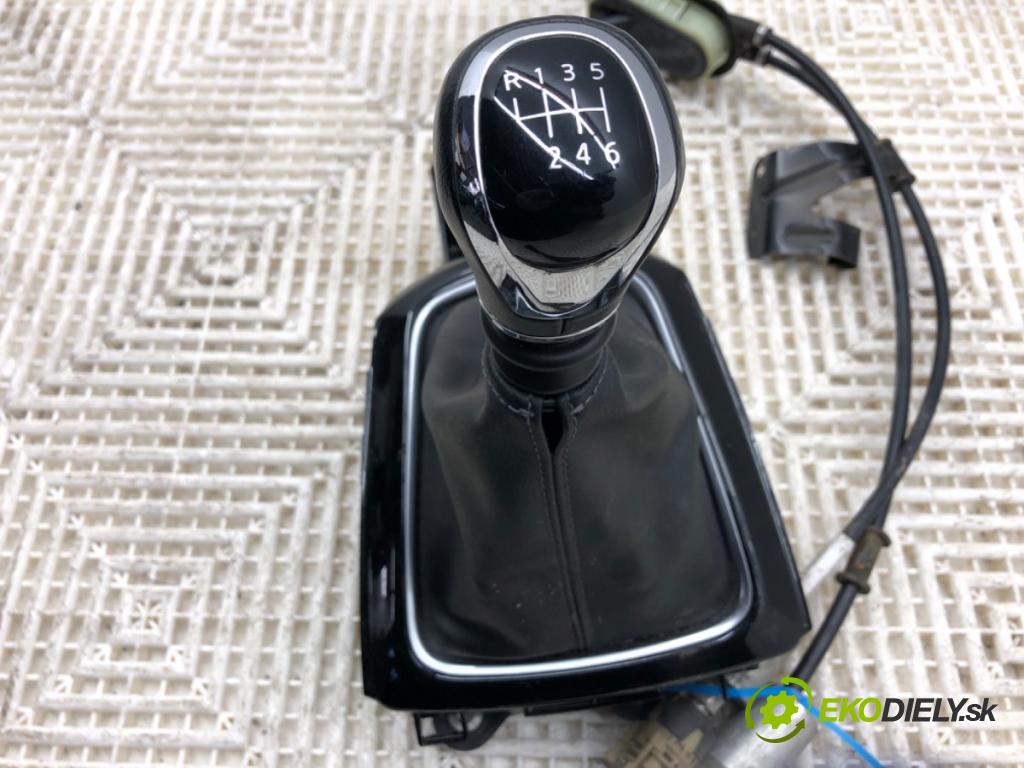 NISSAN QASHQAI J11 SUV 2019 103 kW 1.3 DIG-T 1332 Kulisa 341017283R (Rýchlostná páka (kulisa))