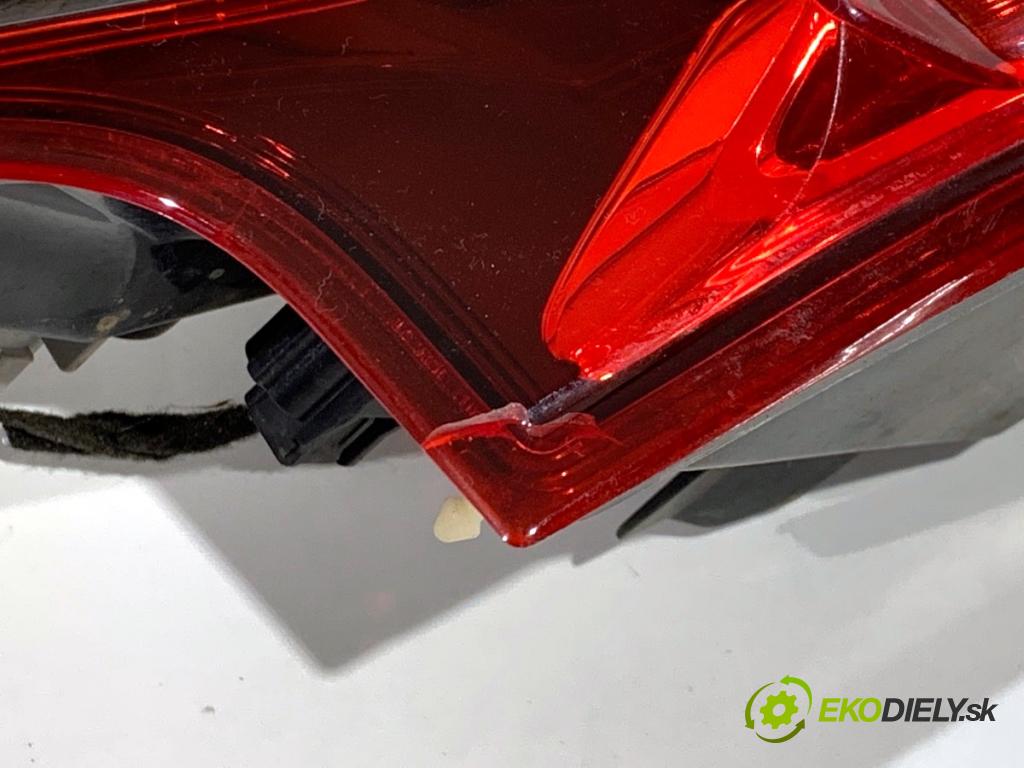 NISSAN QASHQAI J11 SUV 2019 103 kW 1.3 DIG-T 1332 světlo levý zadní část