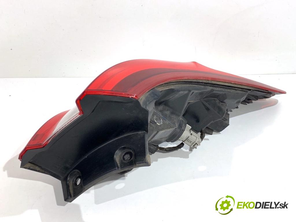 NISSAN QASHQAI J11 SUV 2019 103 kW 1.3 DIG-T 1332 světlo levý zadní část