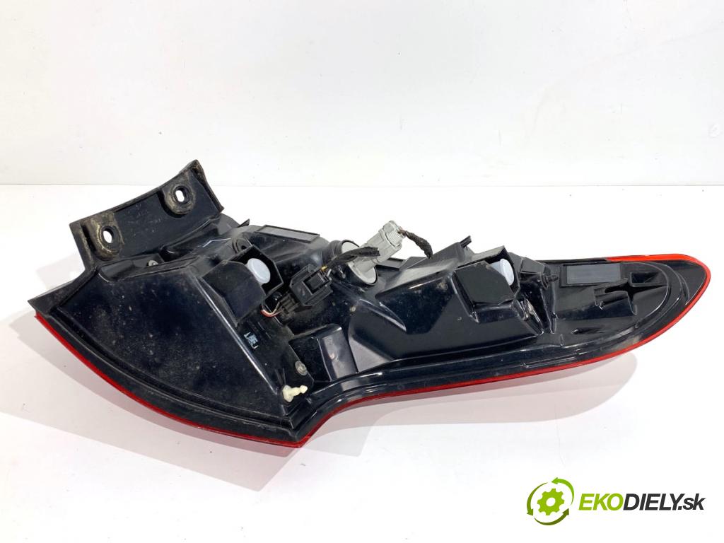 NISSAN QASHQAI J11 SUV 2019 103 kW 1.3 DIG-T 1332 světlo levý zadní část