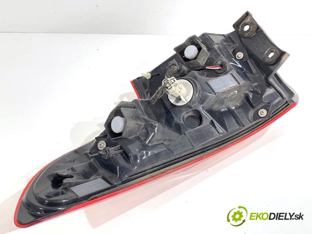 NISSAN QASHQAI J11 SUV 2019 103 kW 1.3 DIG-T 1332 světlo levý zadní část