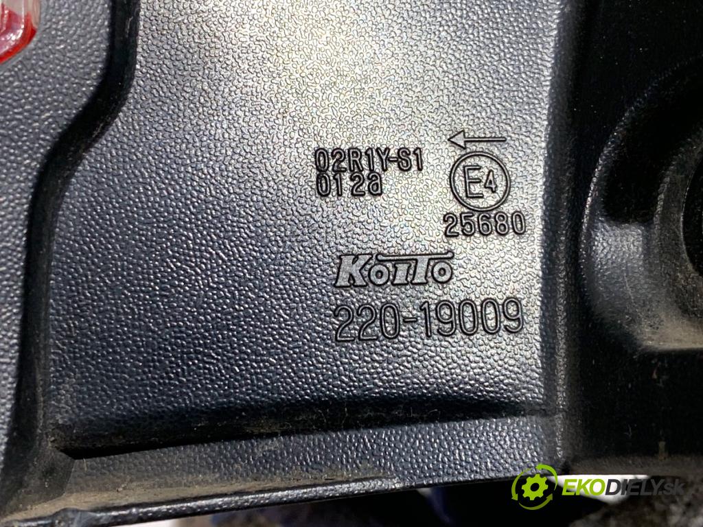 NISSAN QASHQAI J11 SUV 2019 103 kW 1.3 DIG-T 1332 světlo levý zadní část