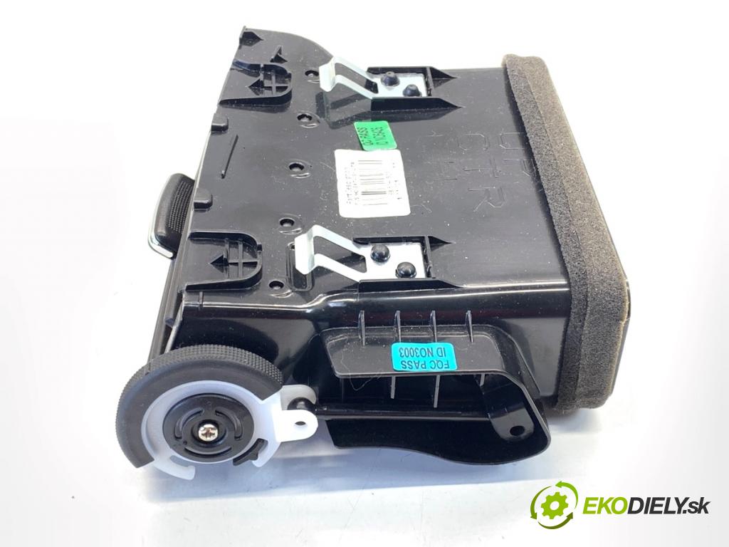 NISSAN QASHQAI J11 SUV 2019 103 kW 1.3 DIG-T 1332 Mriežky kúrenia predný 687504EA0B 68761HV00B