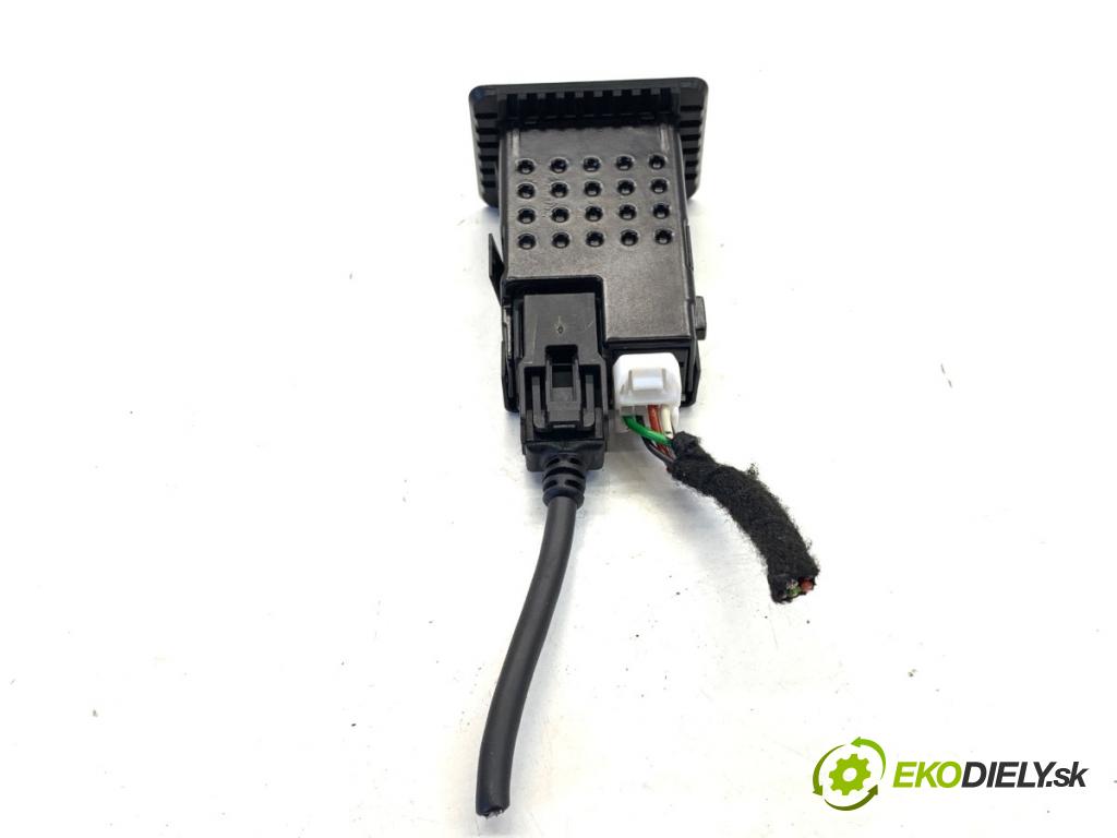 NISSAN QASHQAI J11 SUV 2019 103 kW 1.3 DIG-T 1332 HNÍZDO: USB 284H35FA0C