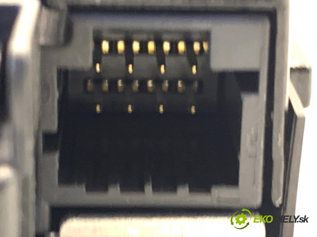 NISSAN QASHQAI J11 SUV 2019 103 kW 1.3 DIG-T 1332 HNÍZDO: USB 284H35FA0C