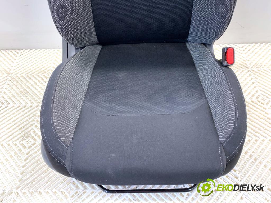 NISSAN QASHQAI J11 SUV 2019 103 kW 1.3 DIG-T 1332 sedadlo pravý přední část