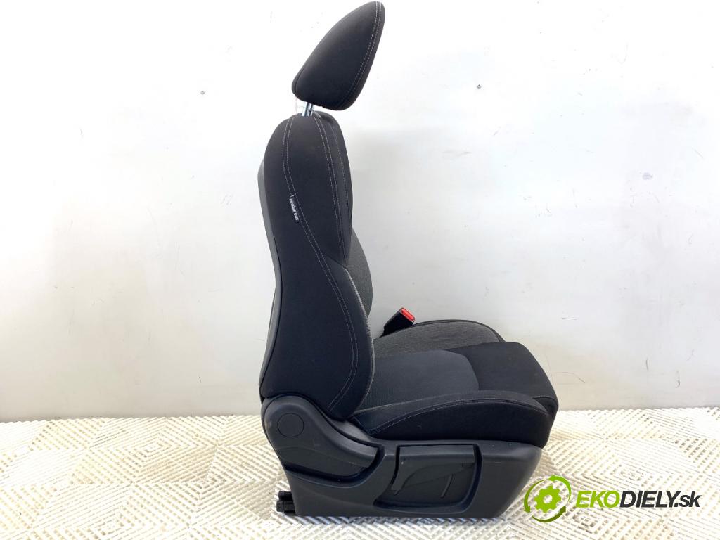 NISSAN QASHQAI J11 SUV 2019 103 kW 1.3 DIG-T 1332 sedadlo pravý přední část