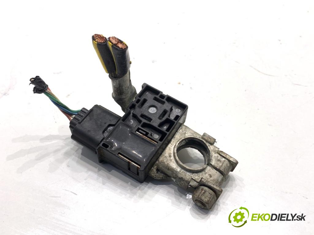 NISSAN QASHQAI J11 SUV 2019 103 kW 1.3 DIG-T 1332 svorka MINUS 