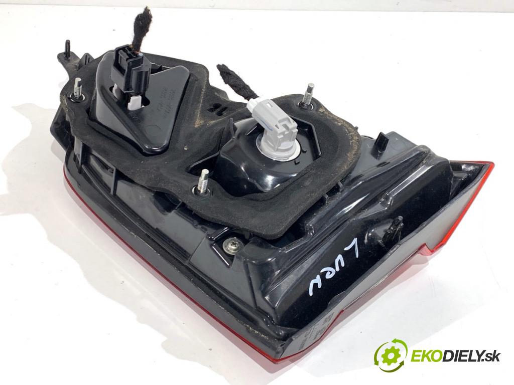 NISSAN QASHQAI J11 SUV 2019 103 kW 1.3 DIG-T 1332 Svetlo zad ľavá strana vnútorná  (Kľučka dverí ostatné)