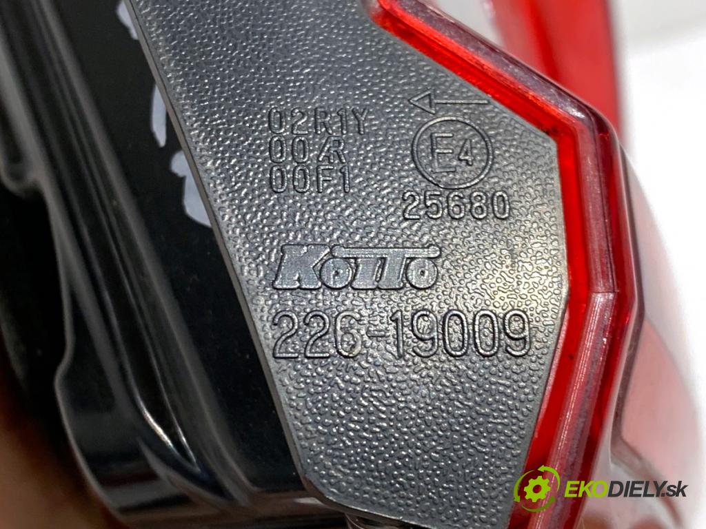 NISSAN QASHQAI J11 SUV 2019 103 kW 1.3 DIG-T 1332 Svetlo zad ľavá strana vnútorná  (Kľučka dverí ostatné)