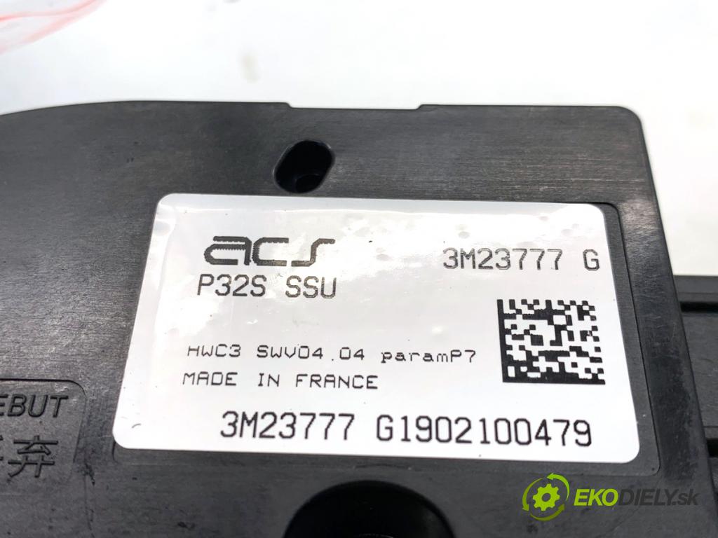 NISSAN QASHQAI J11 SUV 2019 103 kW 1.3 DIG-T 1332 motor střešního okna 3M23777