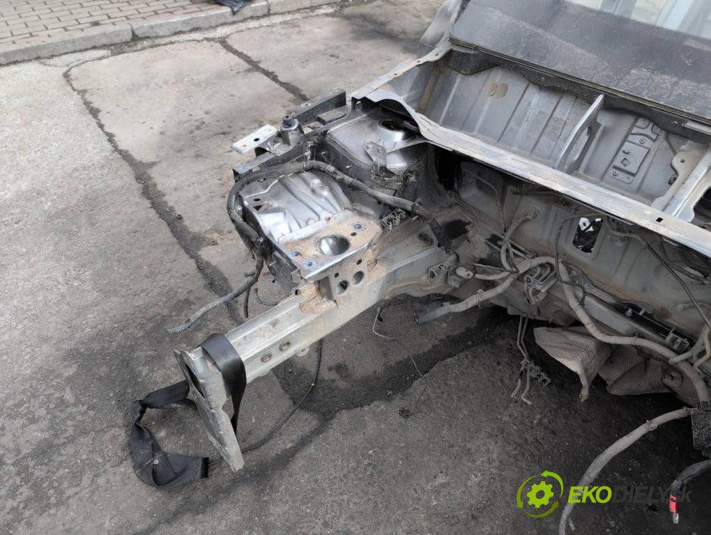 RENAULT ARKANA I SUV 2021 69 kW 1.5 E-TECH 145 1598 karoséria ČTVRŤÁK: Blatník prah strecha PODŁUŻNICA