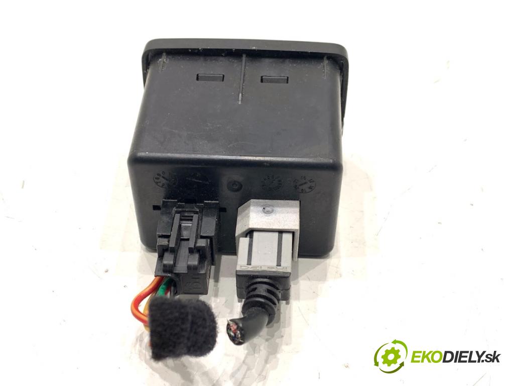 FIAT TIPO liftback 2017 88 kW 1.6 D (356HXG1B, 356HXG11) 1598 HNÍZDO: USB 07356582810