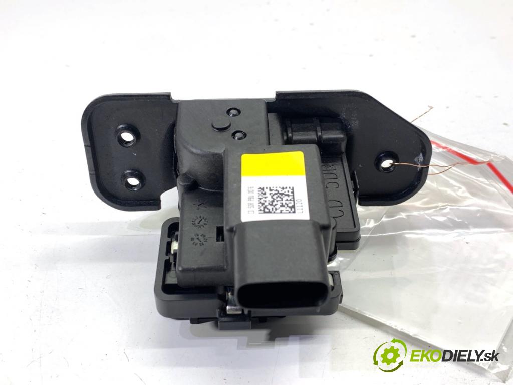 KIA CEED liftback 2020 85 kW 1.6 CRDi 115 1598 zámok dveří zadní část 13921-00010