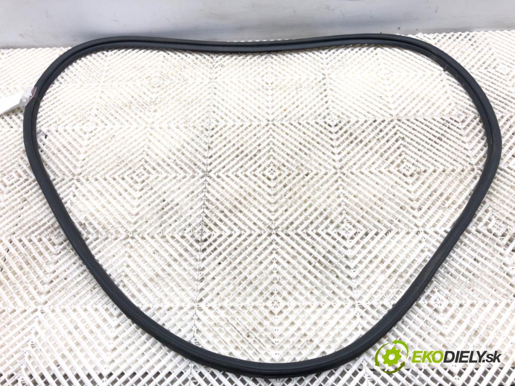 KIA CEED liftback 2020 85 kW 1.6 CRDi 115 1598 těsnění dveří kufra 