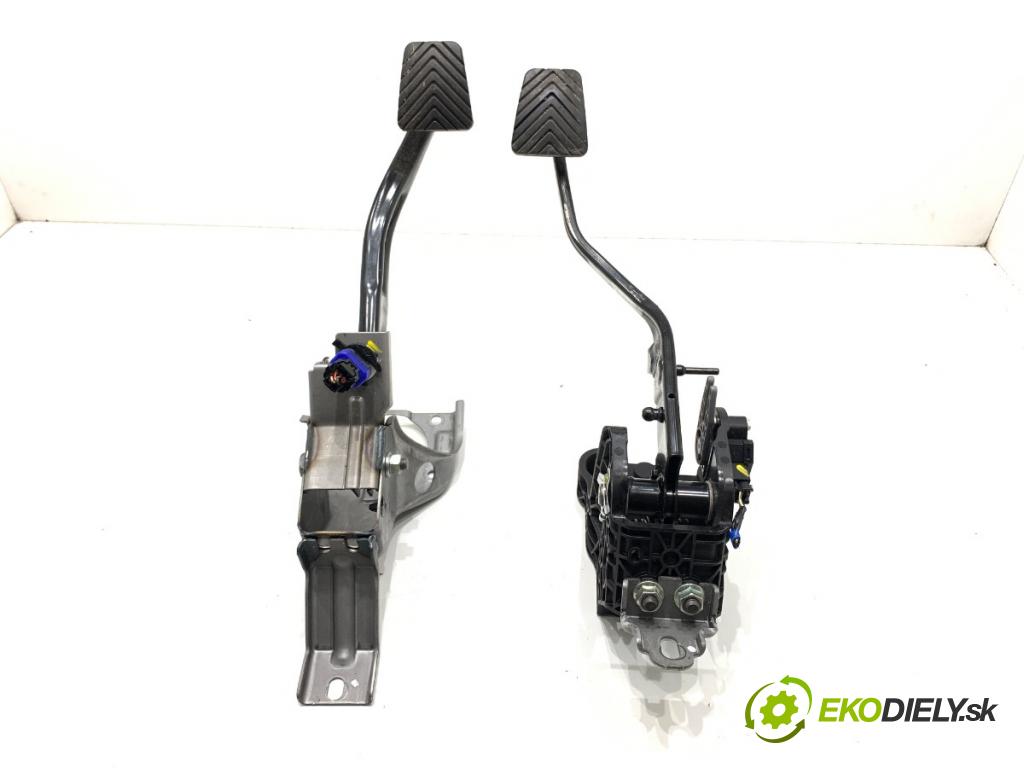 KIA CEED liftback 2020 85 kW 1.6 CRDi 115 1598 PEDÁL: manuálne 32800-J7100KB (Potenciometer plynového pedálu)