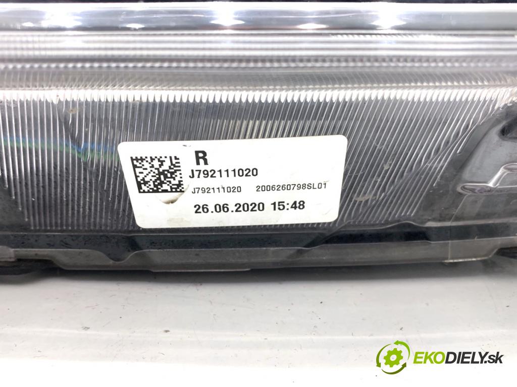 KIA CEED liftback 2020 85 kW 1.6 CRDi 115 1598 světlomet pravý přední část 92102J7050