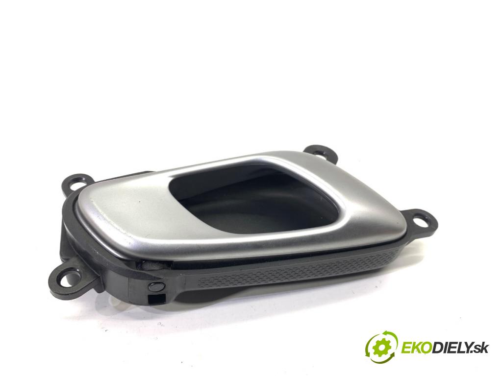 KIA CEED liftback 2020 85 kW 1.6 CRDi 115 1598 Kľučka vnútorná pravy predný 82623-J7000