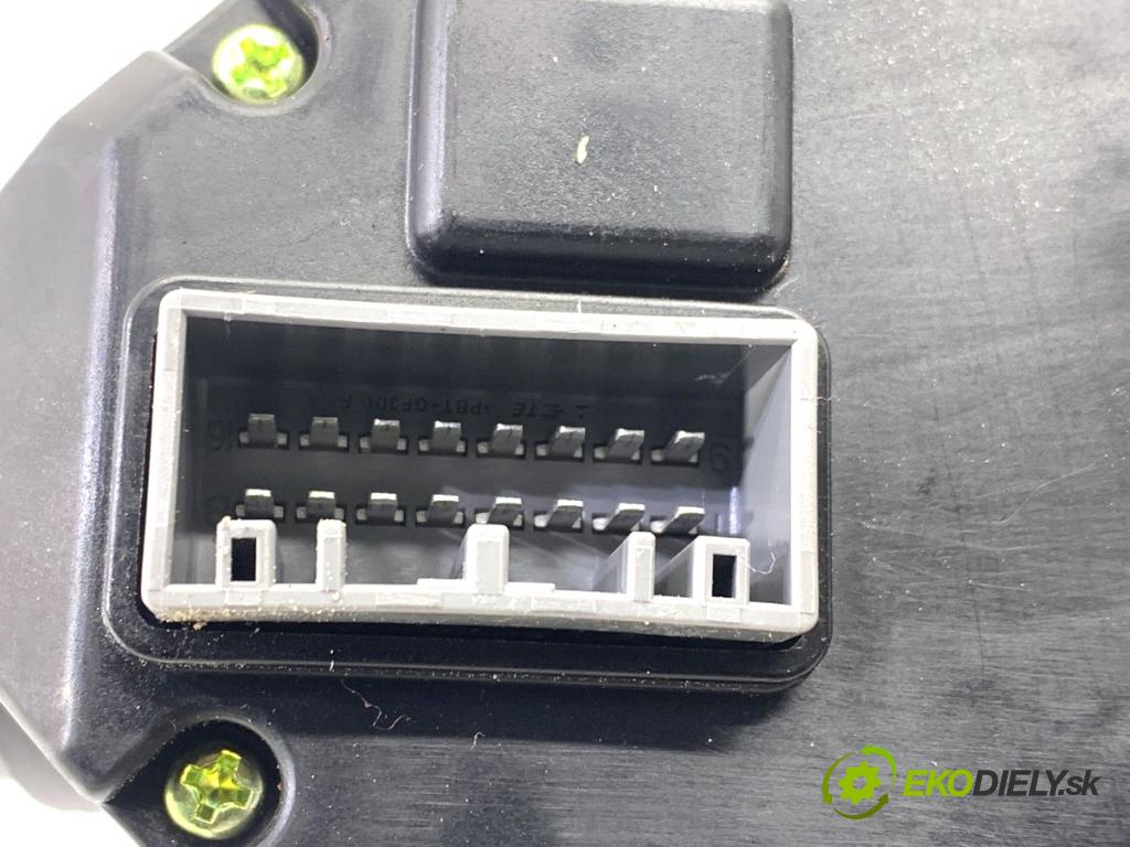 KIA CEED liftback 2020 85 kW 1.6 CRDi 115 1598 Prepínač kombinovaný 93404J7960 (Prepínacie páčky pod volantom)