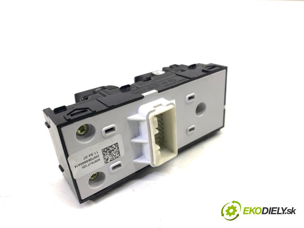 KIA CEED liftback 2020 85 kW 1.6 CRDi 115 1598 Prepínač okien 93570J7120 (Prepínacie páčky pod volantom)