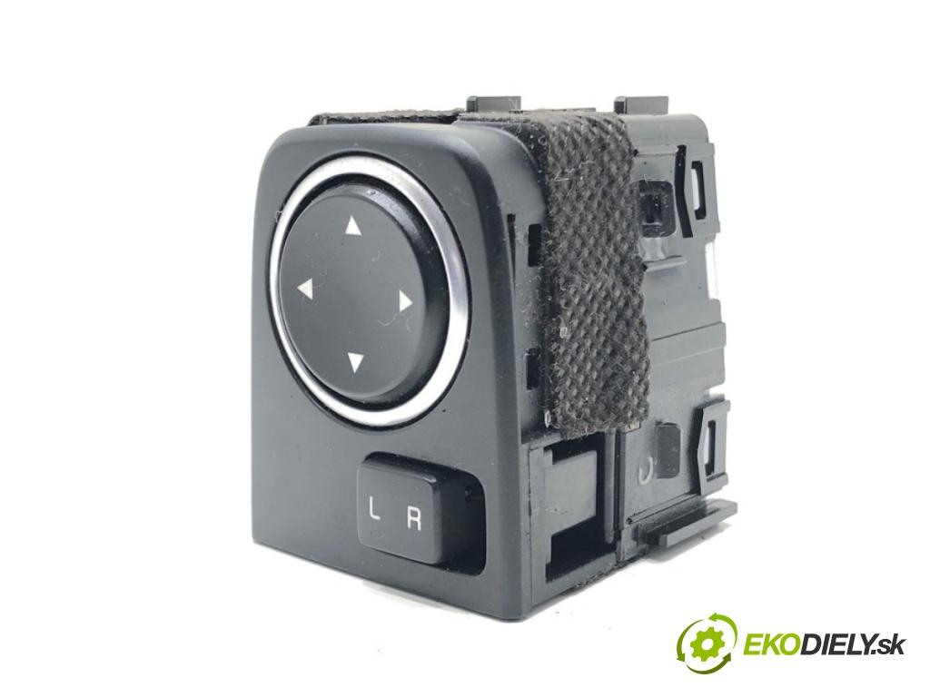 KIA CEED liftback 2020 85 kW 1.6 CRDi 115 1598 Prepínač nastavenia spätných zrkadiel 93530J7200 (Prepínacie páčky pod volantom)