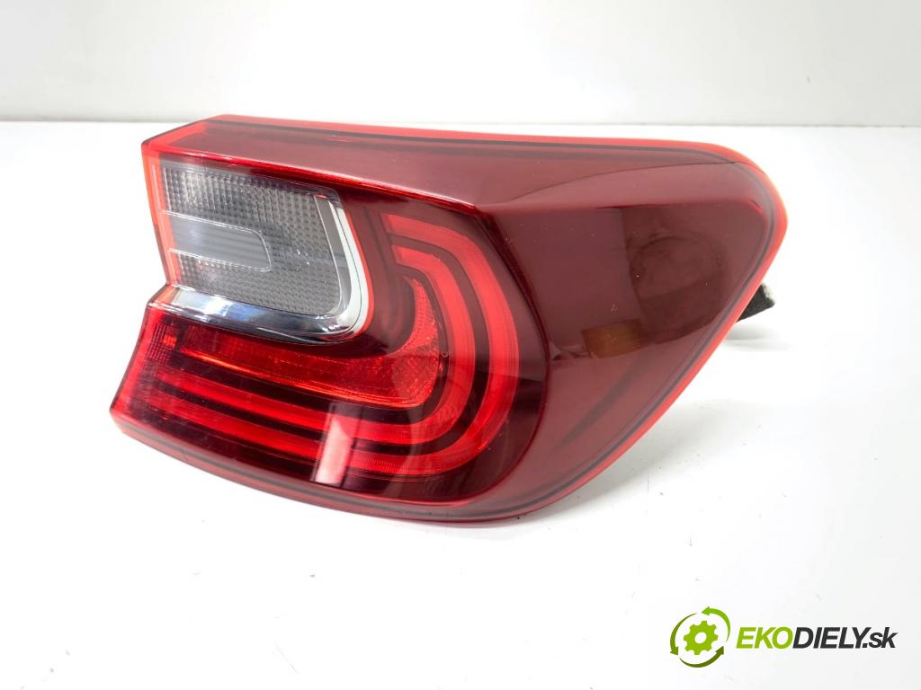 KIA CEED liftback 2020 85 kW 1.6 CRDi 115 1598 světlo pravý zadní část 92402-J70
