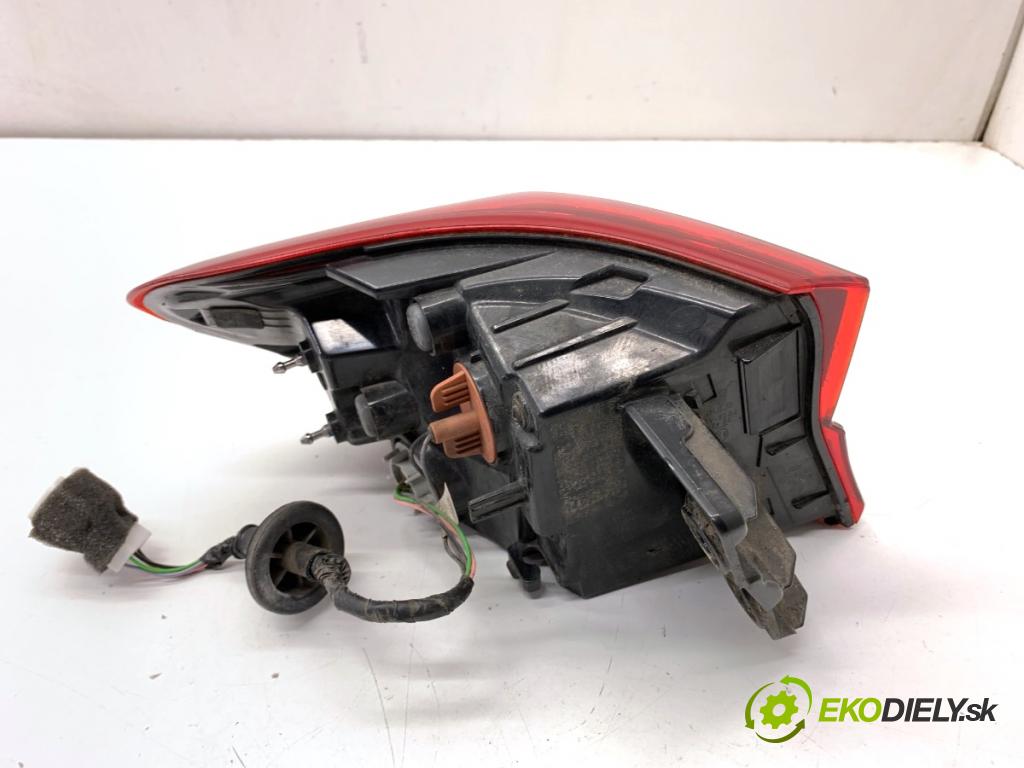 KIA CEED liftback 2020 85 kW 1.6 CRDi 115 1598 světlo pravý zadní část 92402-J70