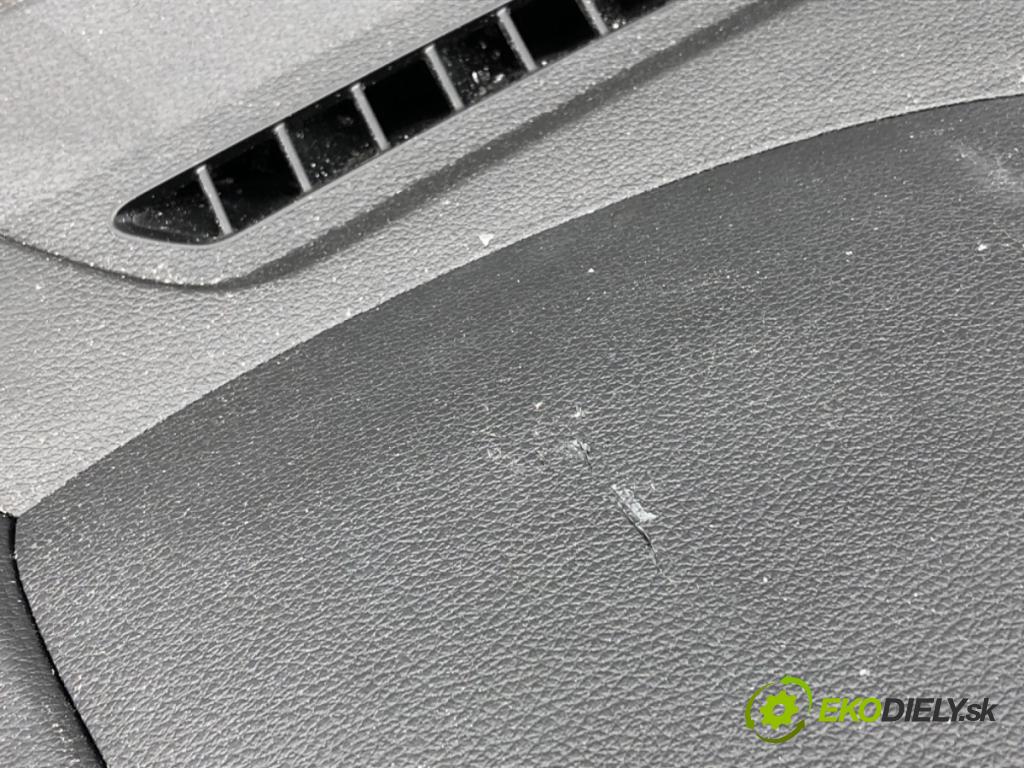 KIA CEED liftback 2020 85 kW 1.6 CRDi 115 1598 palubní doska POLŠTÁŘ: spolujezdce