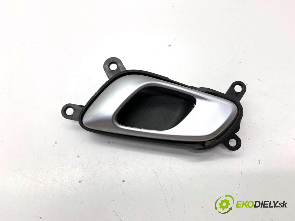 KIA CEED liftback 2020 85 kW 1.6 CRDi 115 1598 klika vnitřní levý přední část 82613-J7000